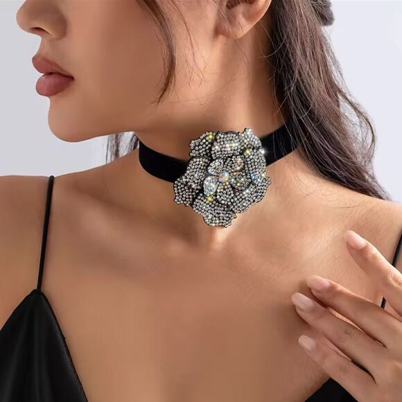 Anthropologie Jewelry - Rhinestone Floral Chocker Necklace